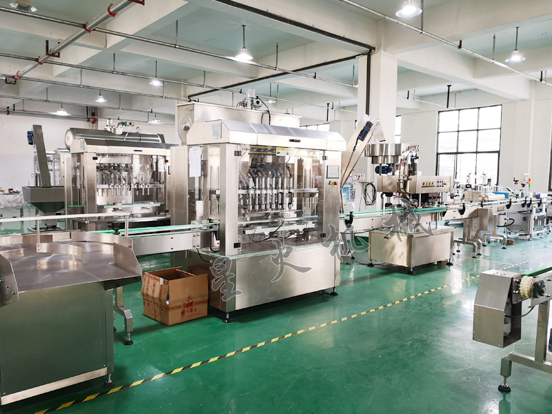 八頭顆粒醬料全自動(dòng)灌裝機(jī)生產(chǎn)線有哪些突出特征？